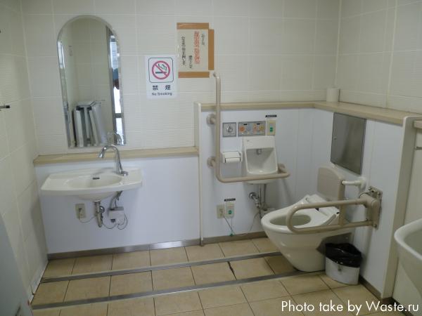 Туалет для инвалидов на железнодорожной станции