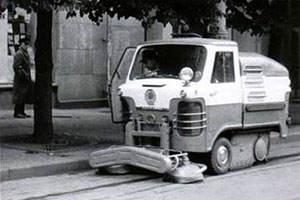 Тротуаро-уборочная машина ТУМ-975