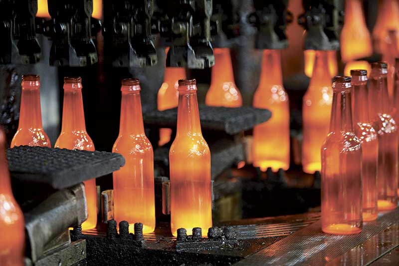 Производство бутылок из стекла